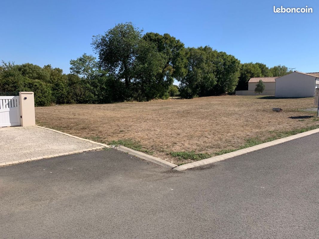 Terrain à bâtir de 505 m2 au prix de 20150 à SAINT-DENIS-DU-PIN (17) · à Essouvert · 20 150 €