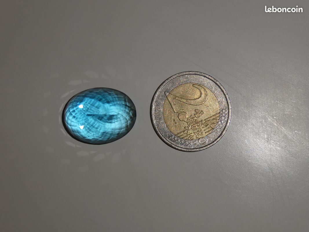 Topaze bleue jamais montée 49,56 carats - Montres & Bijoux
