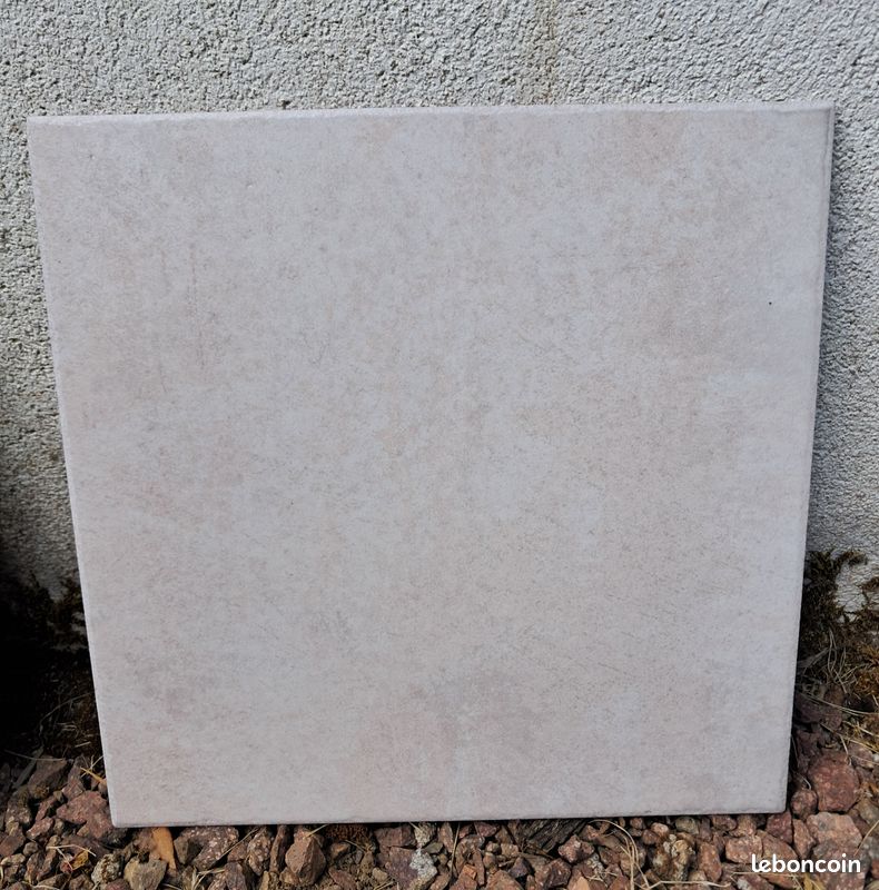 18m2 de carrelage intérieur (image 1)