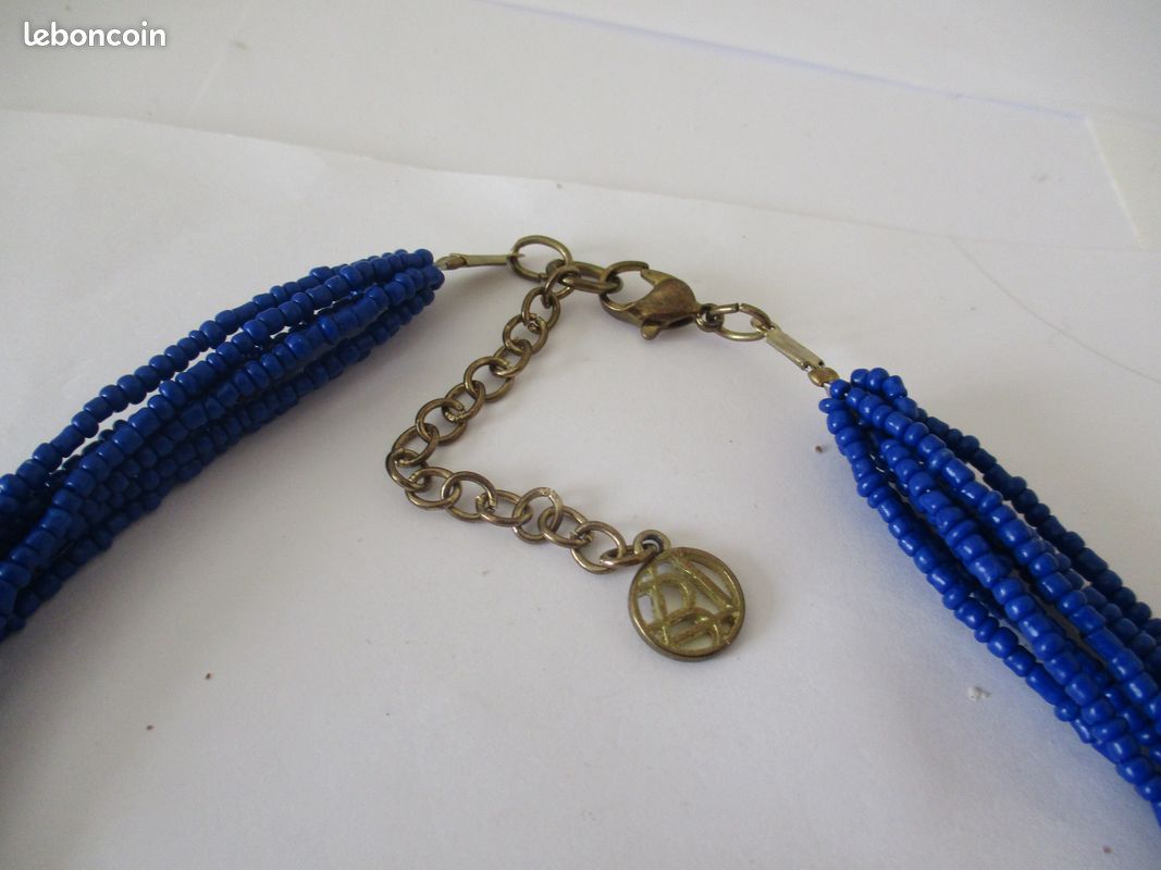 Collier court vintage en perles de verre bleu époque Art déco, bijoux des années 30 et 40. - France