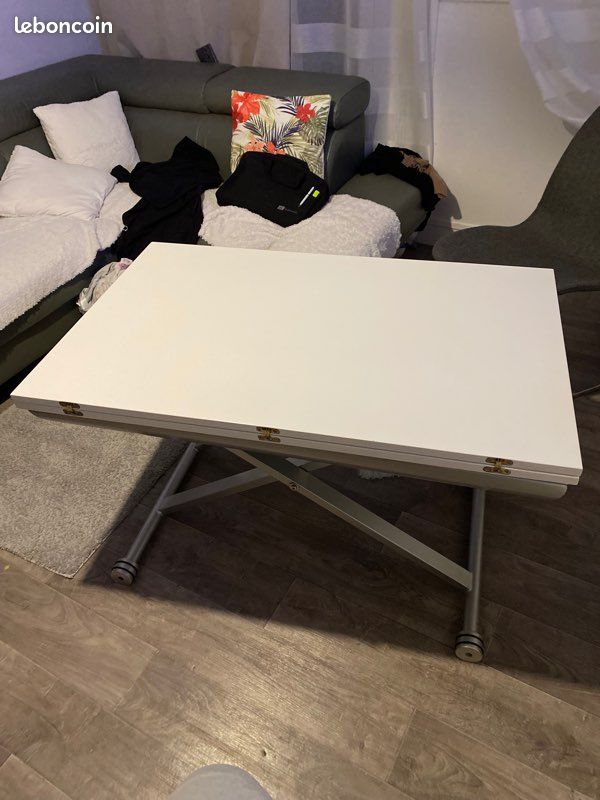 Table blanche laquée (image 1)