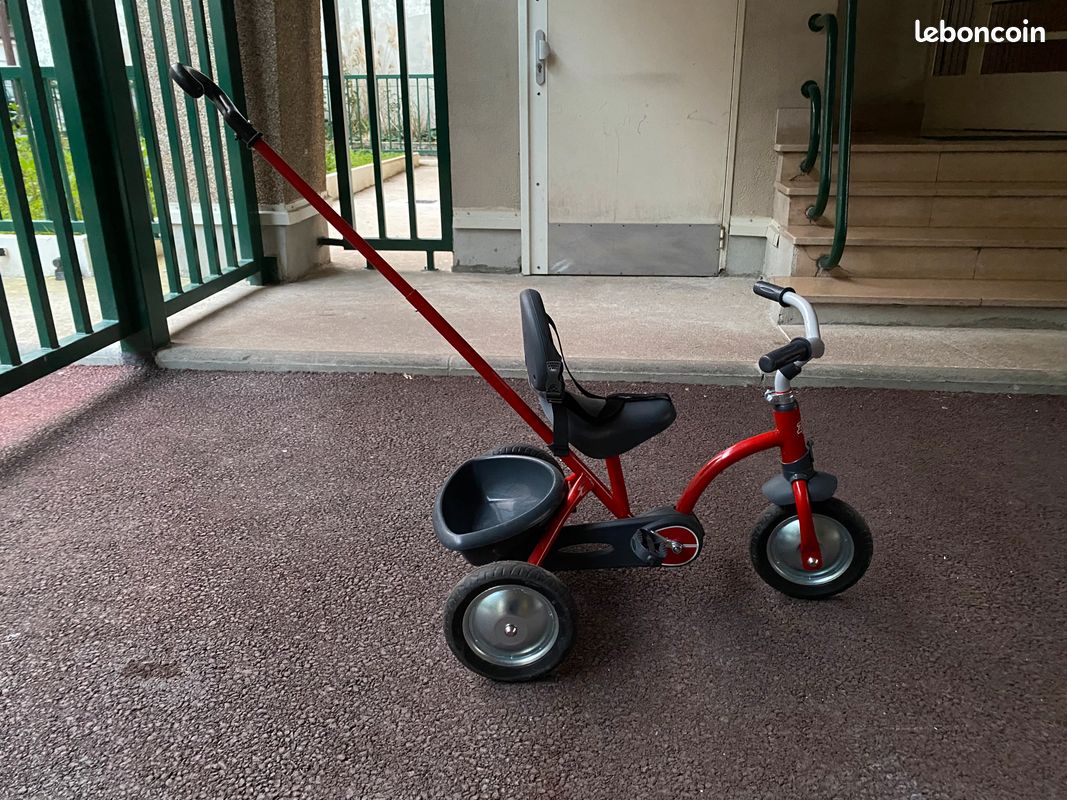 Tricycle rouge (image 1)
