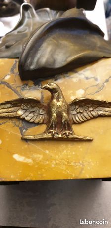 Statuette Aigle En Résine Et Marbre - Vol Majestueux (Occasion)
