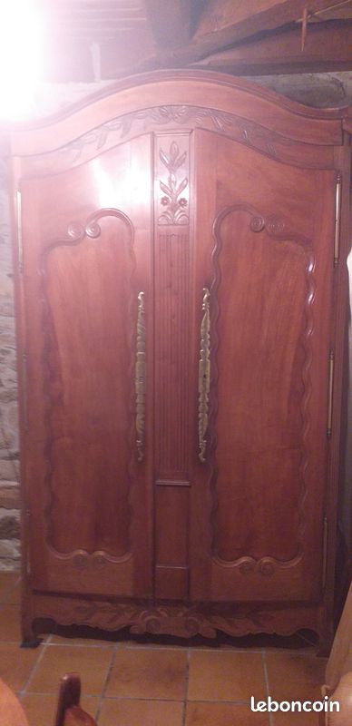 Ancienne armoire en bois (image 1)