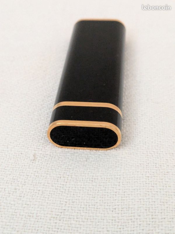 Briquet à gaz Cartier en laque noire et plaqué or (image 4)