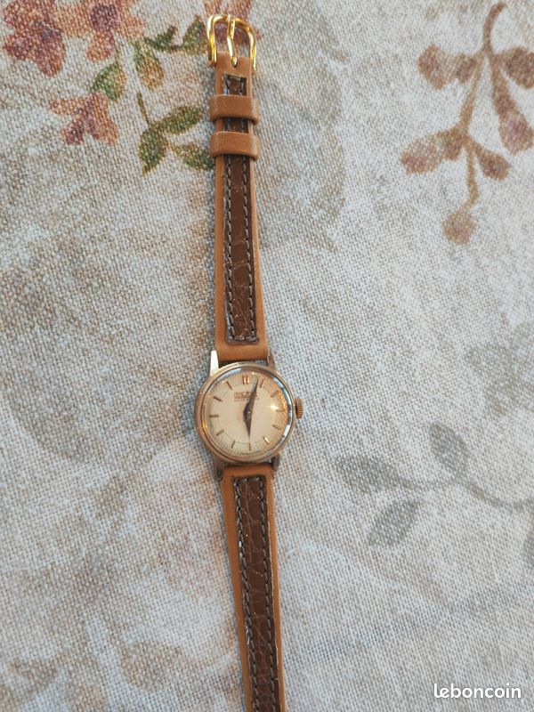Montre Vintage Mécanique VICTOIRE - 17 Rubis - Mouvement Manuel - Cadran Doré Chiffres Romains - Occasion