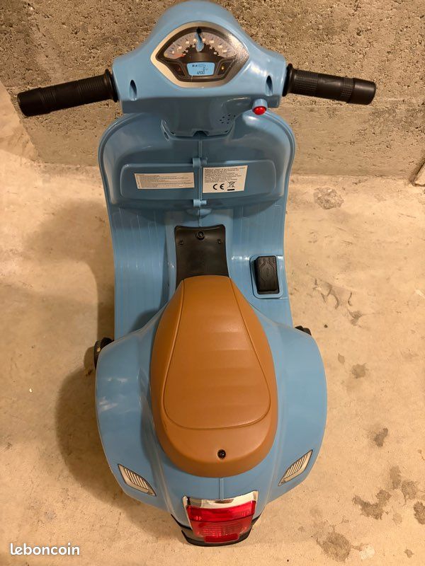Vespa électrique Piaggio 12V (image 3)