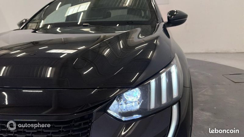 Peugeot 208 e-208 136ch GT (image 17)