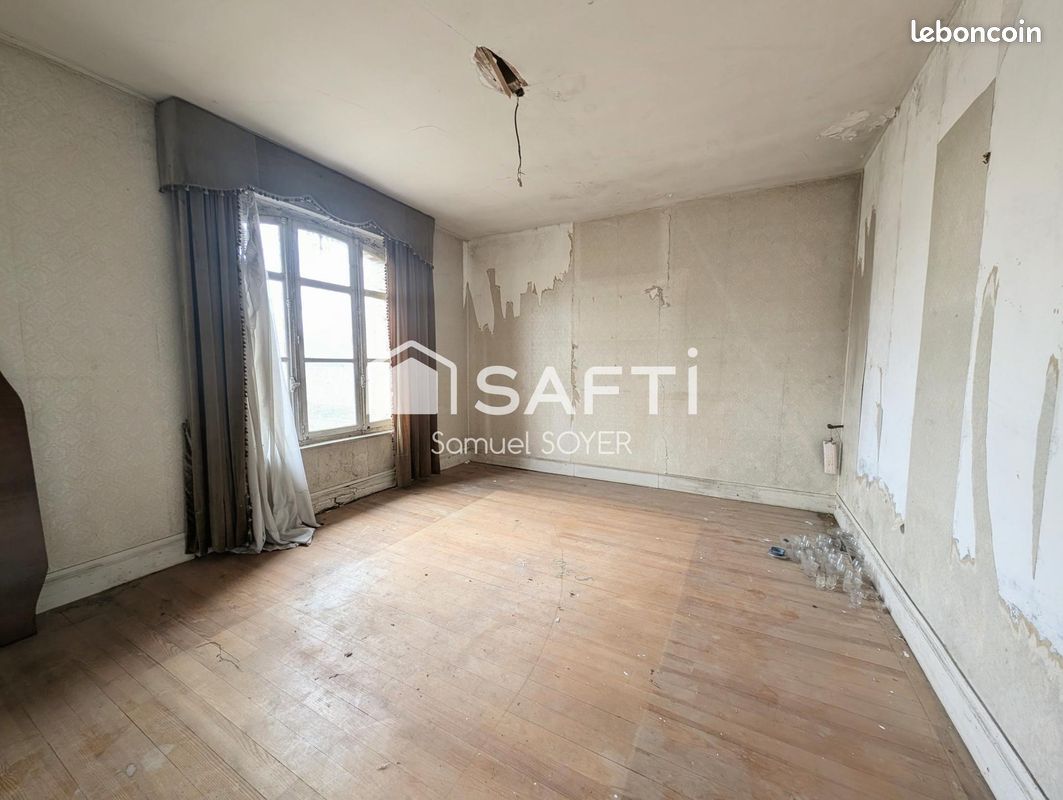 Maison 6 pièces 130 m² · à Clastres · 130 m² · 60 000 €