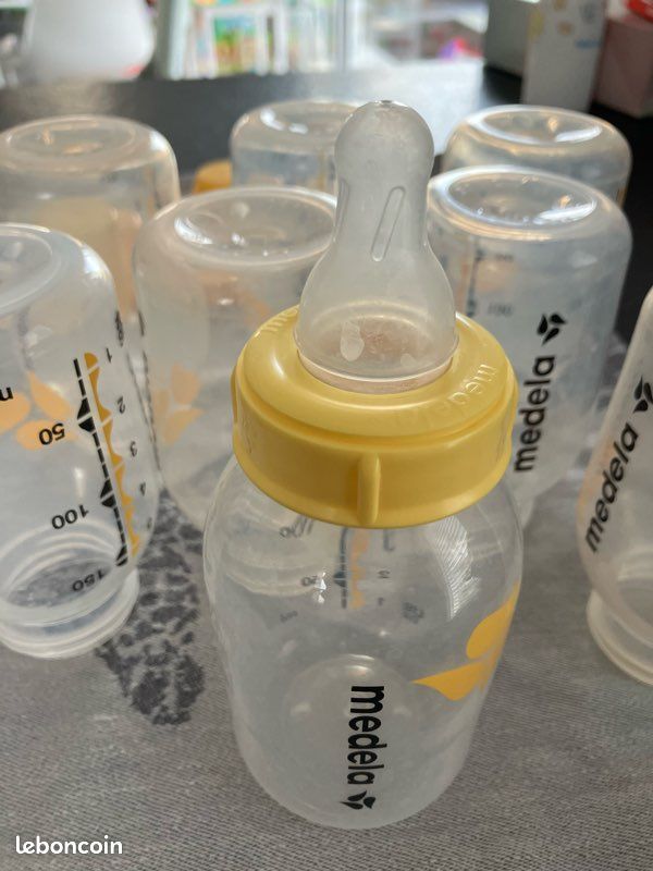 Vend 11 pots Medela tire-lait avec 2 tétines (image 2)