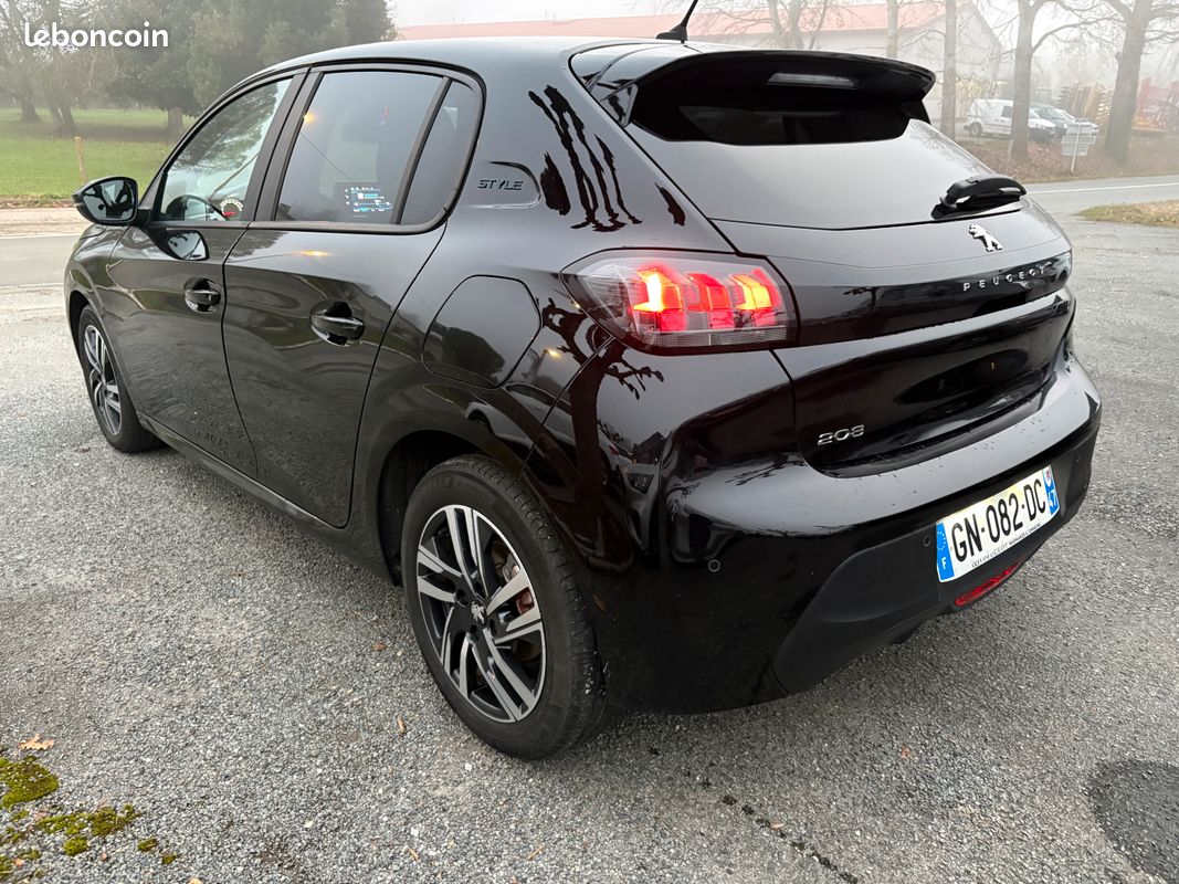 208 hdi 100cv style noire (image 5)