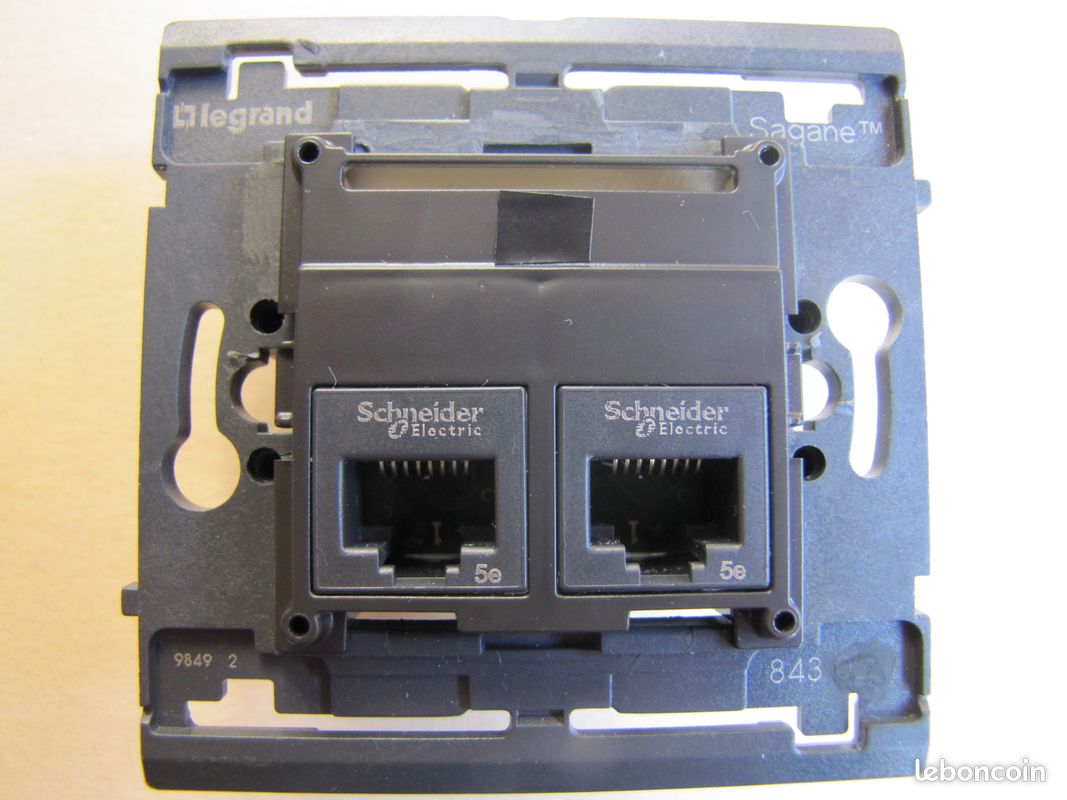 Prise rj45 cat.6 ftp volet fermé legrand plexo gris (composable