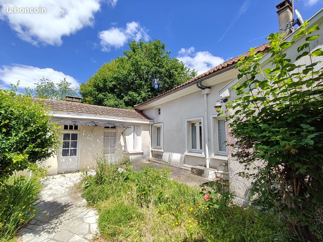 Maison 5 pièces 105 m² · à Piégut-Pluviers · 105 m² · 141 700 €