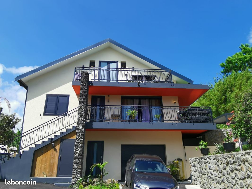 Maison 12 pièces 300 m² · à Le Tampon · 300 m² · 960 000 €