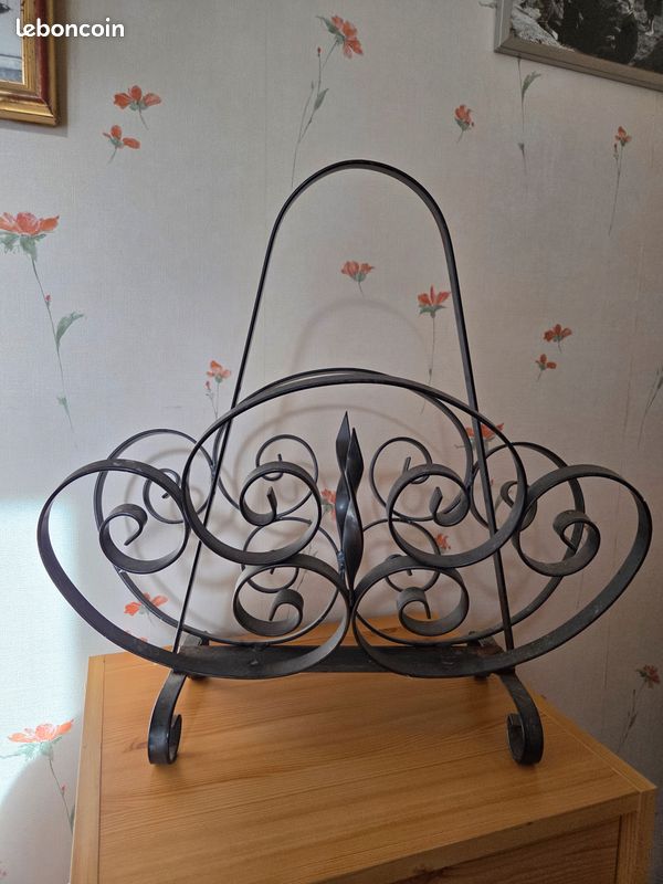 1 porte revue en fer forgé à volutes en métal ancien / vintage (image 2)