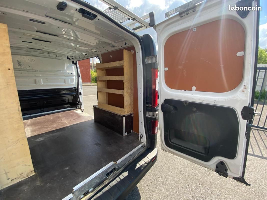 Renault Trafic CONFORT 2.0 DCI 130CV L1H1 2T8 17.000HT - BLUETOOTH/GALERIE/CLIM/KIT BOIS (image 14)