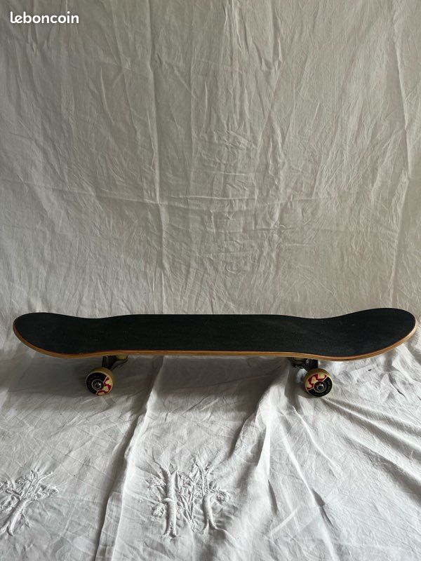 Skate (image 1)