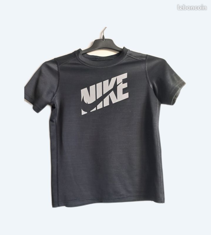 T-shirt Nike 128-137 cm Dri-Fit noir (image 1)