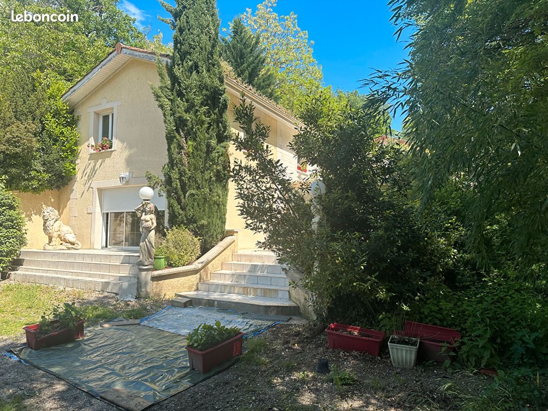 Maison 4 pièces 180 m² · à Oytier-Saint-Oblas · 180 m² · 370 000 €