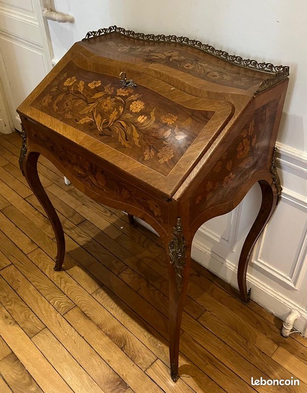 Très beau secrétaire en marqueterie et dorure. Dos d'ânes (image 1)