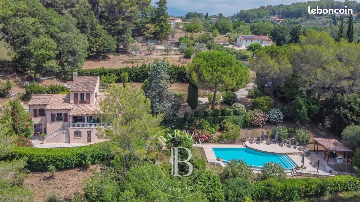 Maison 8 pièces 235 m² · à Châteauneuf-Grasse · 235 m² · 1 150 000 €
