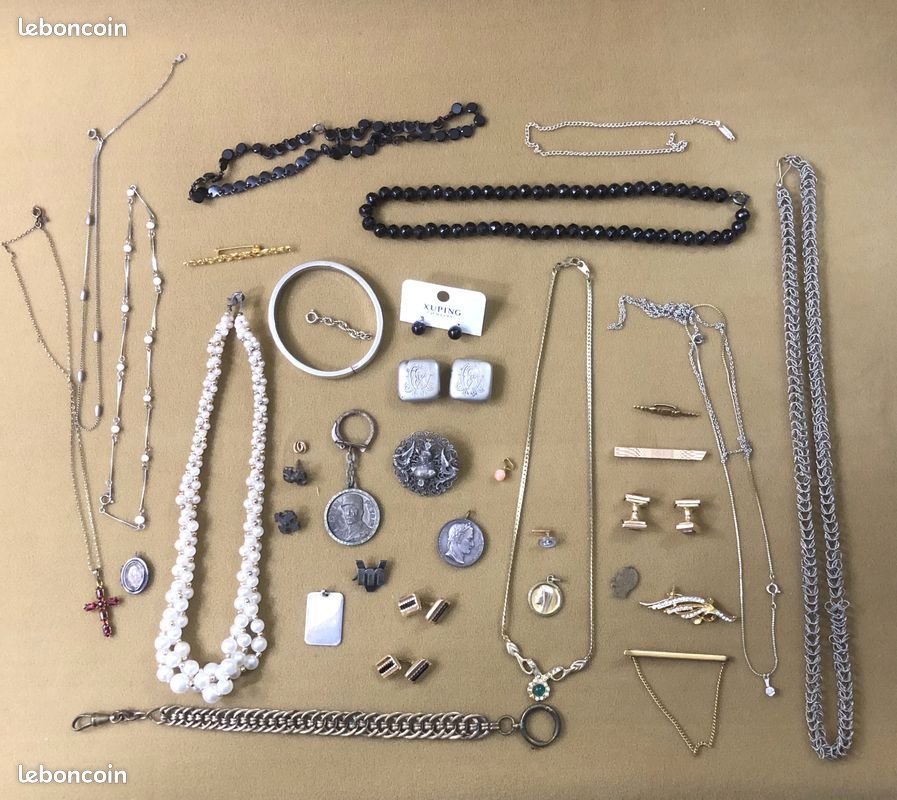 Lot 30 Bijoux Vintage/Bijoux anciens/boucle d oreilles clips/ vintage jewelry