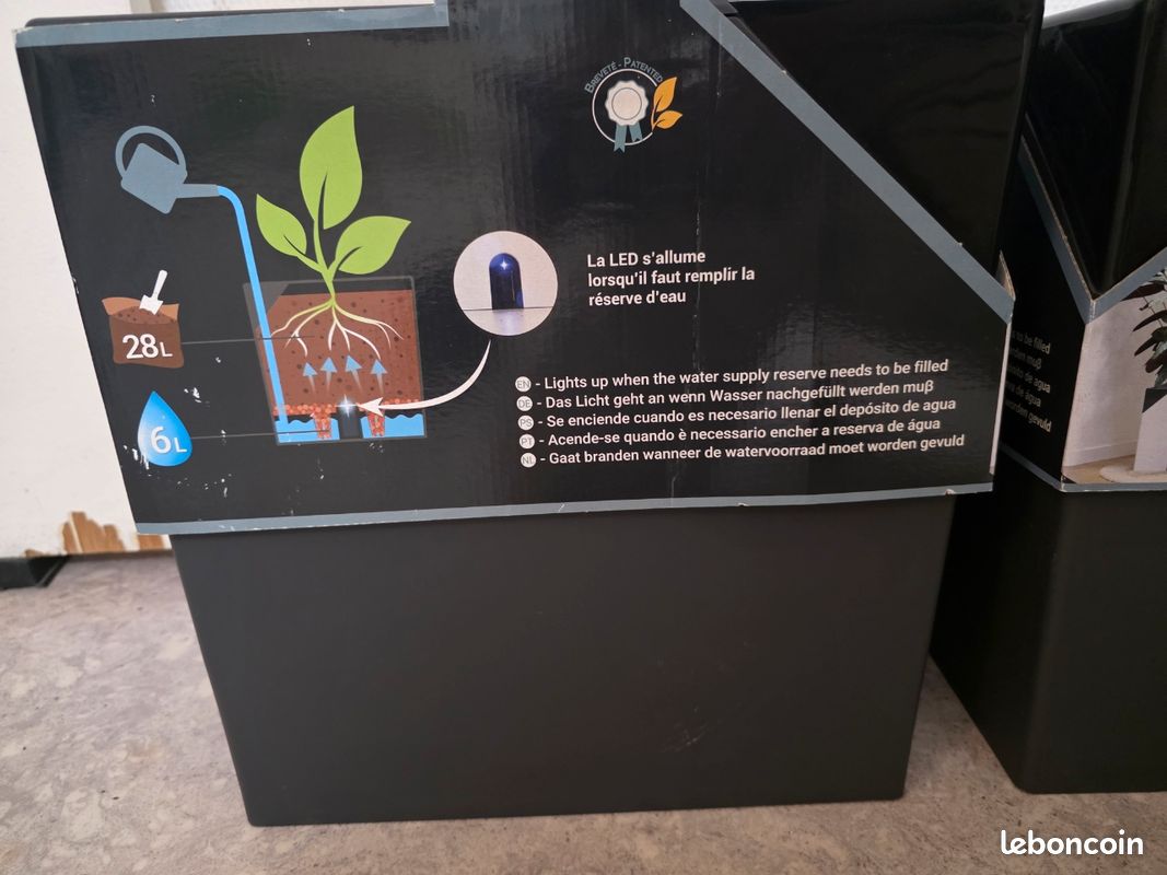 Pot de fleurs EDA Aqua Light avec réserve d’eau intelligente – Noir (image 4)