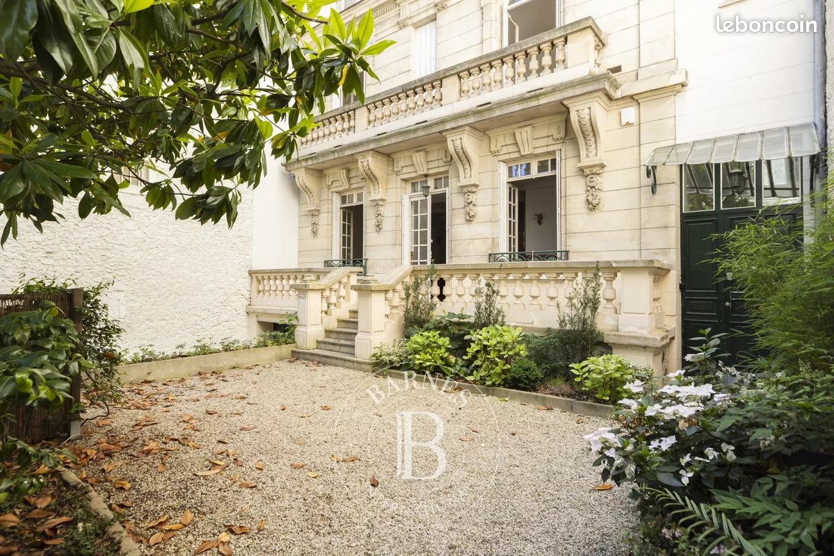 Local commercial 12 pièces 403 m²