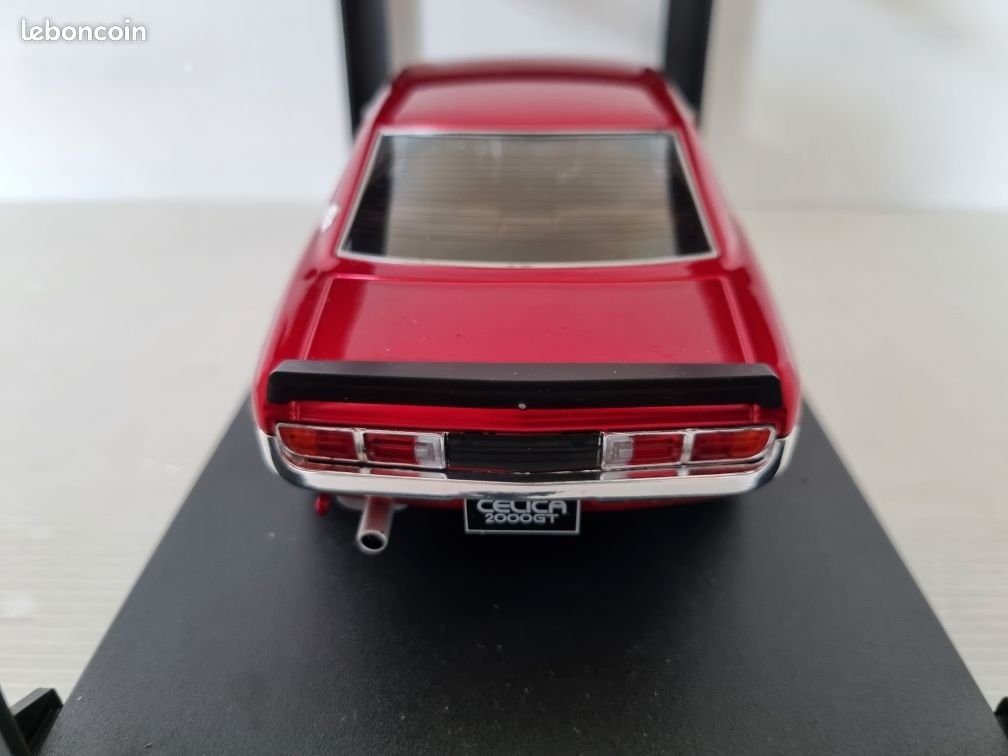 Toyota Celica 2000 GT 1977 Rouge - Modèle Réduit 1:18 IXO 18CMC190 - Neuf