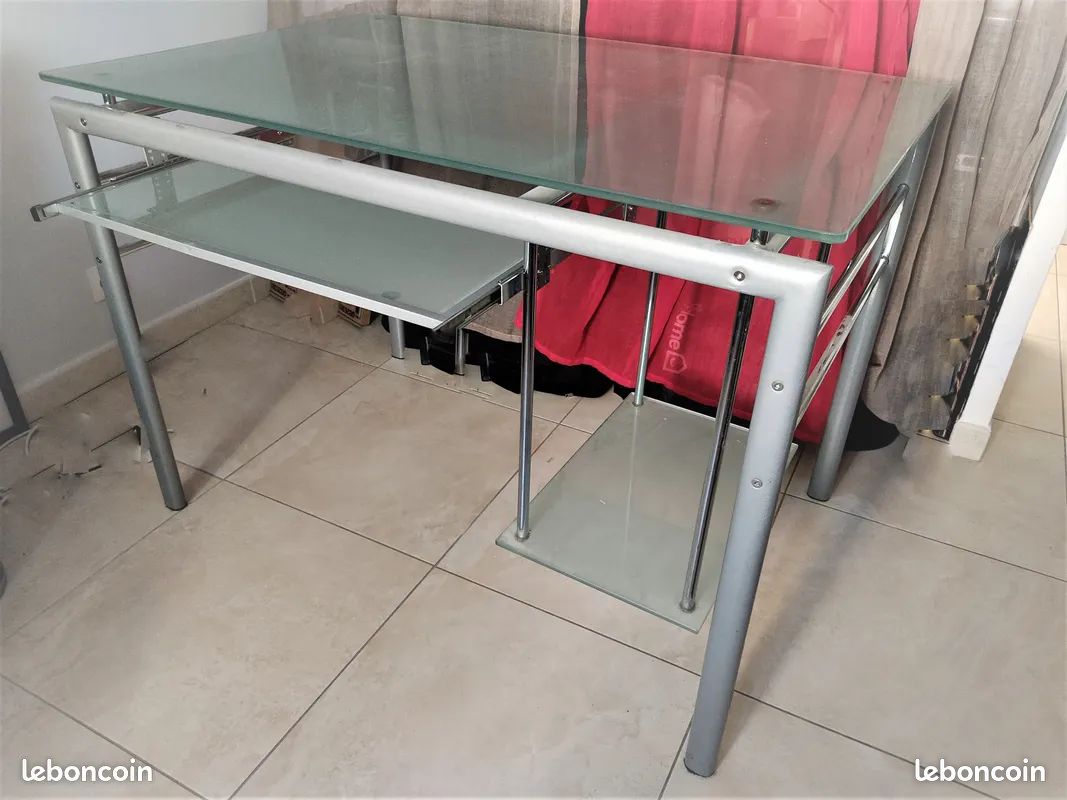 Bureau (image 2)