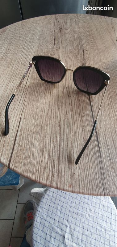 Lunettes de soleil femme Guess (image 8)