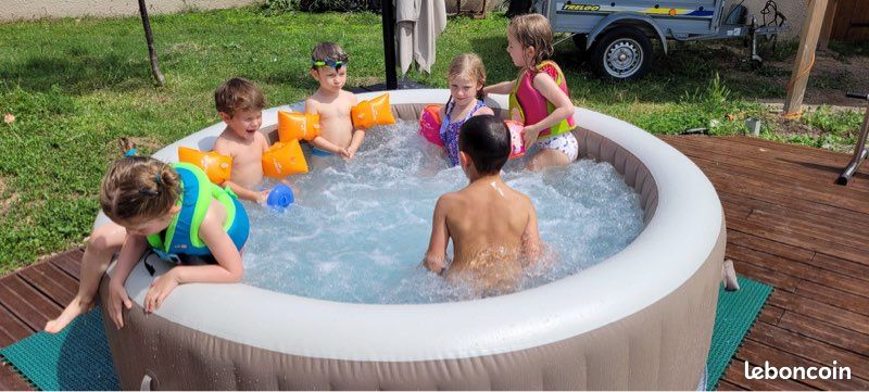 Maisonnette T2 avec jardin jacuzzi et piscine (image 10)