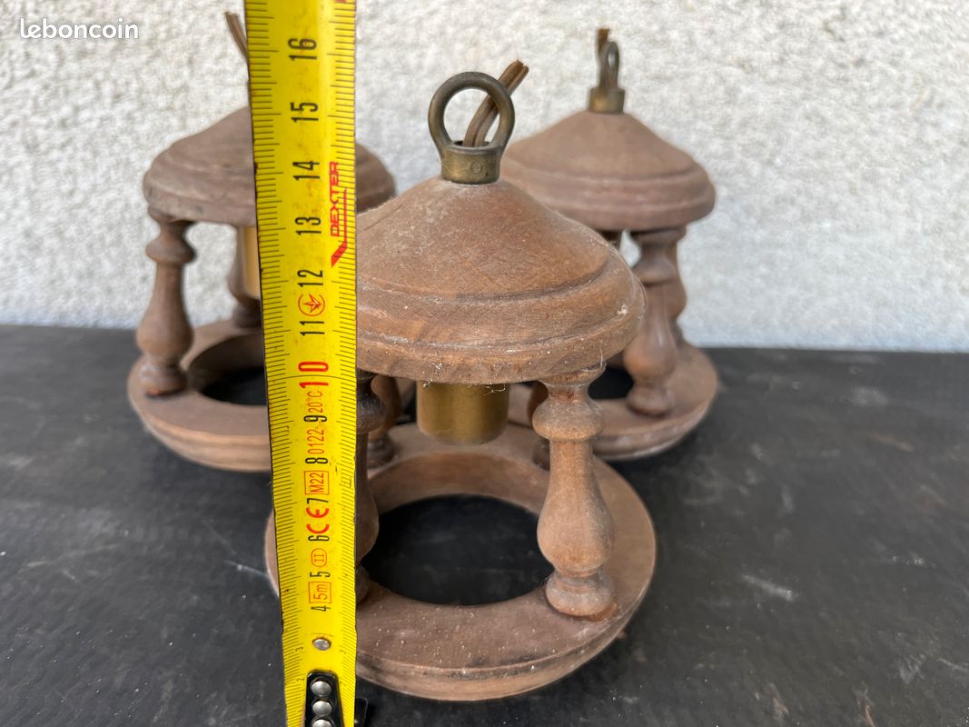 Ensemble de trois anciennes petites suspensions ou lanternes en bois tourné et douilles (image 5)