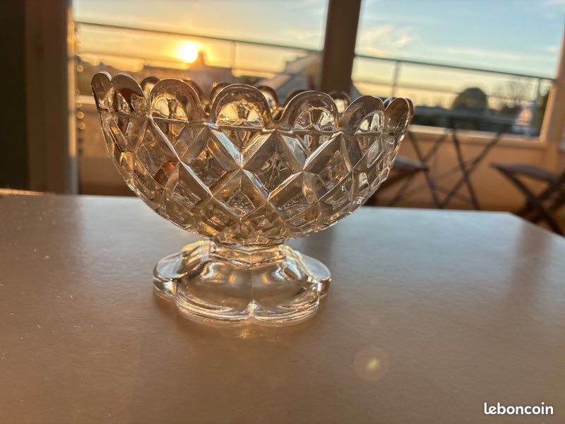 Coupe à fruits / Compotier ancien en cristal BACCARAT signé (image 2)