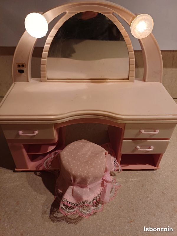 Coiffeuse pour poupées (image 4)