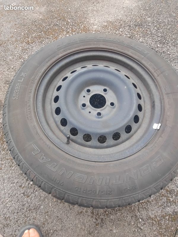 4 Pneus 215 65 16 continental (image 1)