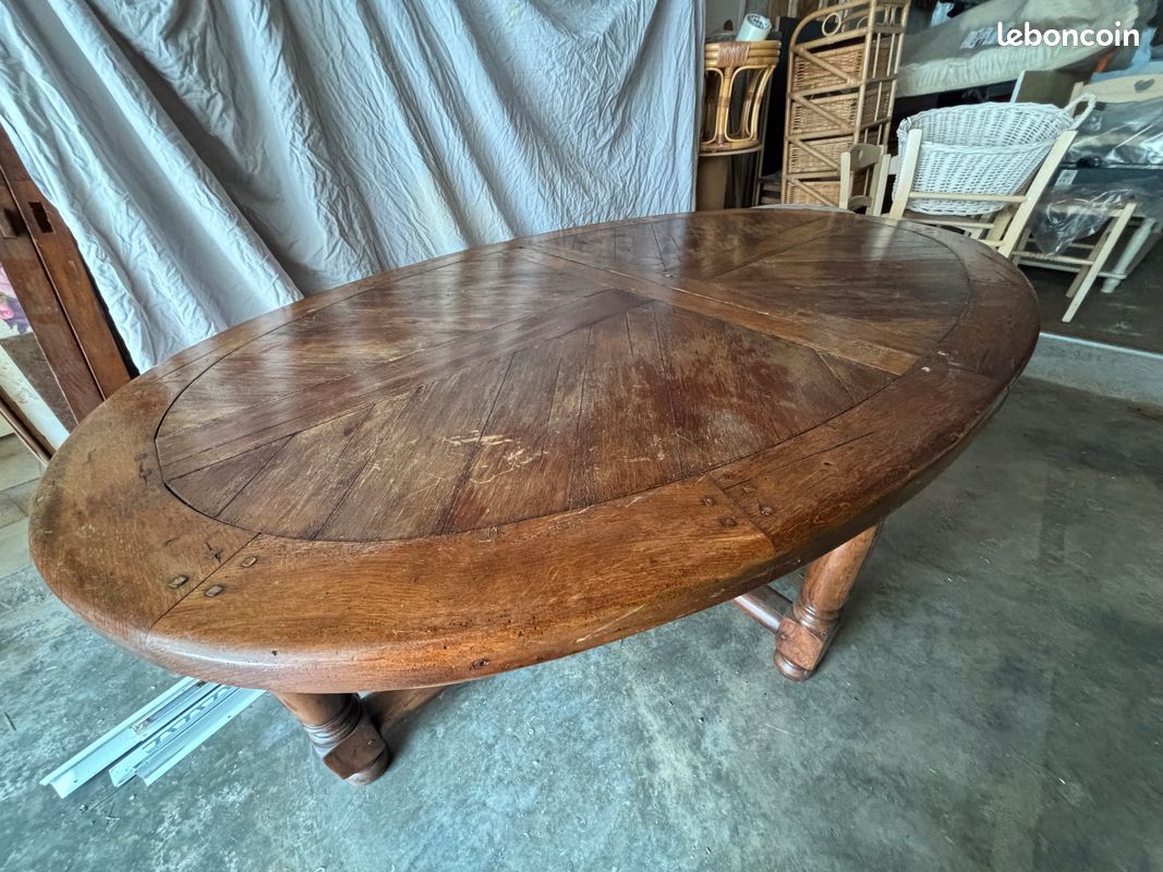 Table en chaîne ovale (image 2)