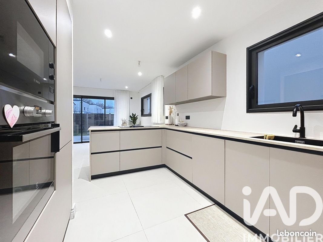 Maison 6 pièces 121 m² · à Orgères · 121 m² · 399 000 €