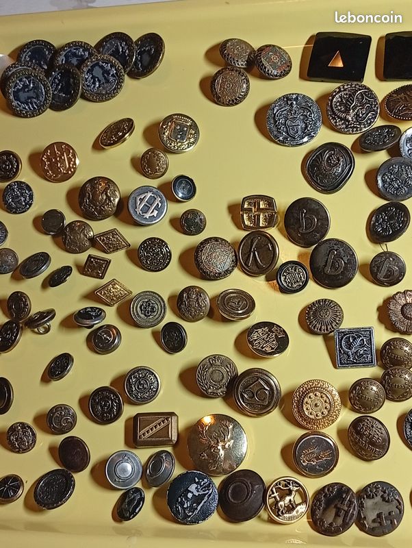 LOT DE BOUTONS anciens en plombs EUR 5,00 - PicClick FR