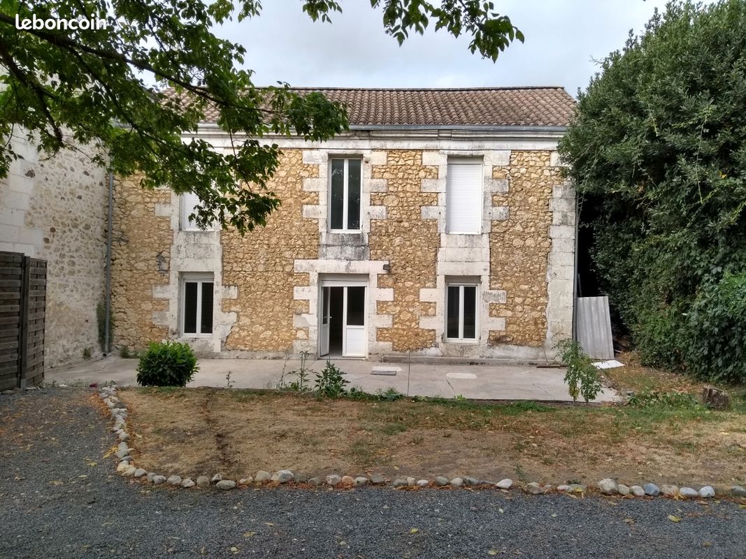 Appartement 6 pièces 160 m² · à Montlieu-la-Garde · 160 m² · 129 000 €