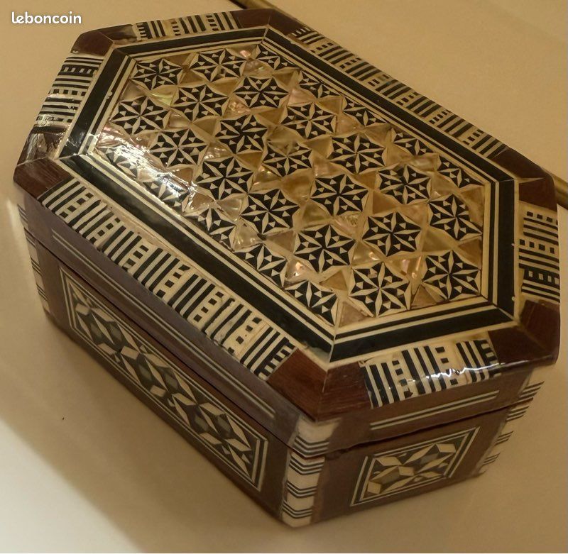 Boîte à Bijoux Ancienne En Marqueterie De Bois Et Nacre - Style Oriental Vintage