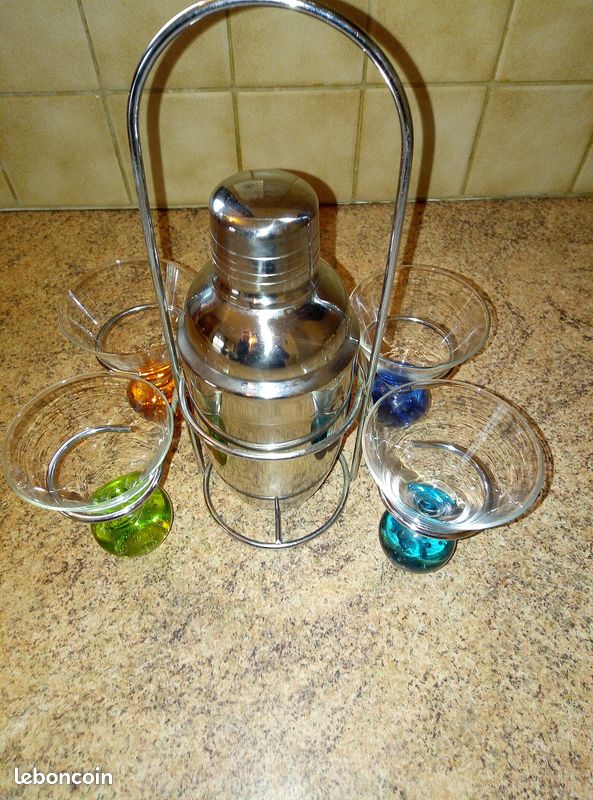 Service a cocktail (image 1)