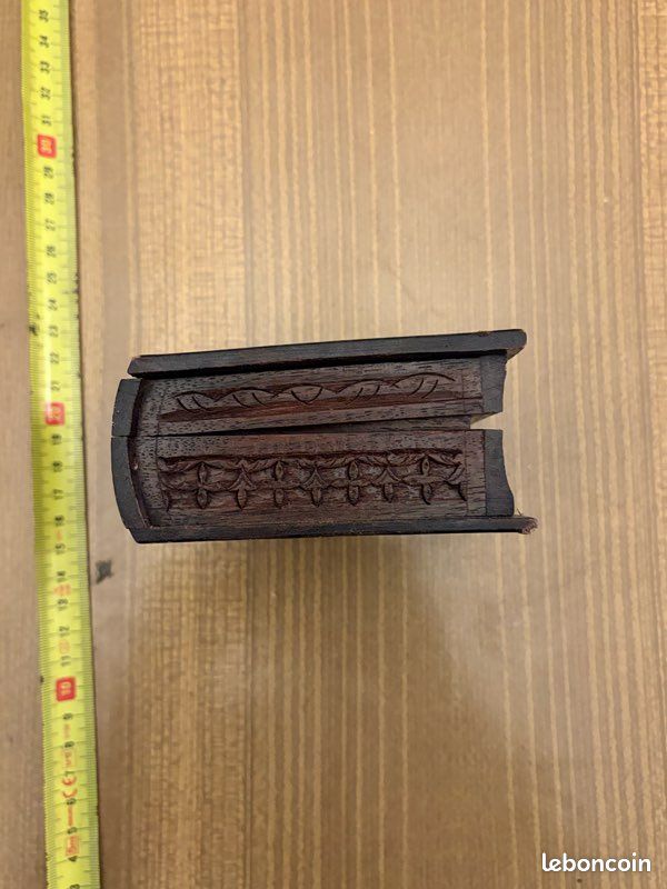 Jolie petite boîte coffret en bois sculpté avec incrustation (image 4)