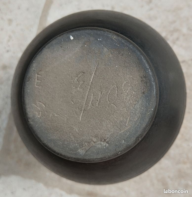 Petit vase céramique noire (image 3)
