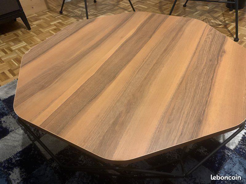 Table basse valeur 300 euros mise en vente 100 euros avec léger accro (image 2)