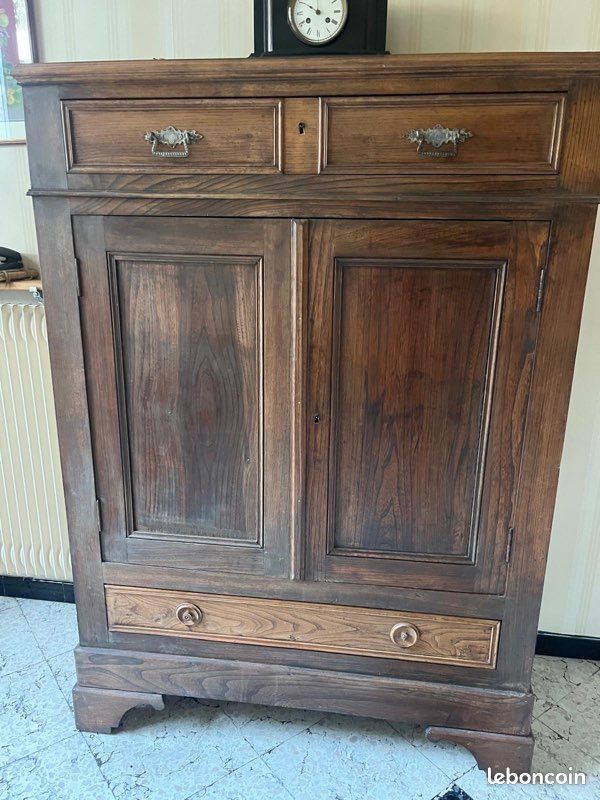 Armoire 100x141x42,5. Prix 80 (image 1)