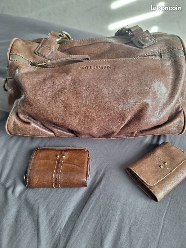 Sac Bandoulière Arthur & Aston En Cuir Marron - Porté Travers, Excellent état, Dimensions 27x27x7 Cm