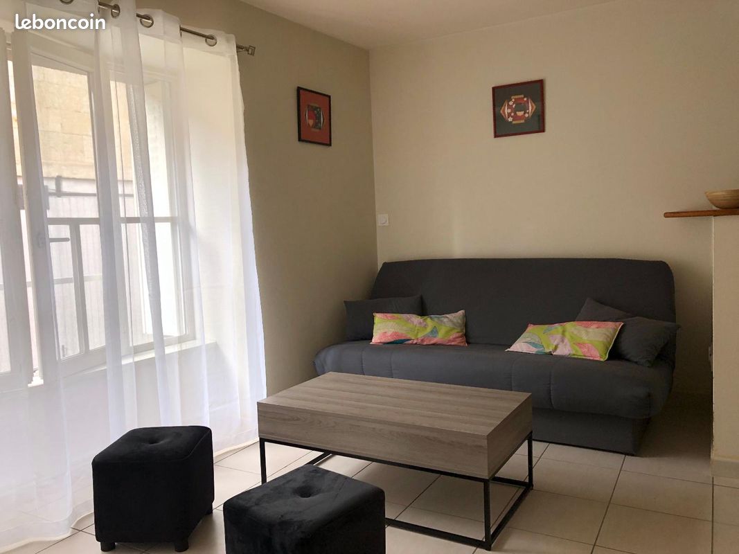 Appartement 1 pièce 18 m² · à Thouars · 18 m² · 300 €