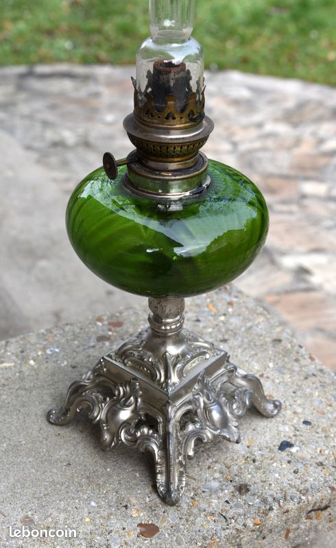 Ancienne Lampe à Pétrole De Poupée En Verre - Motif Relief, Dinette Vintage
