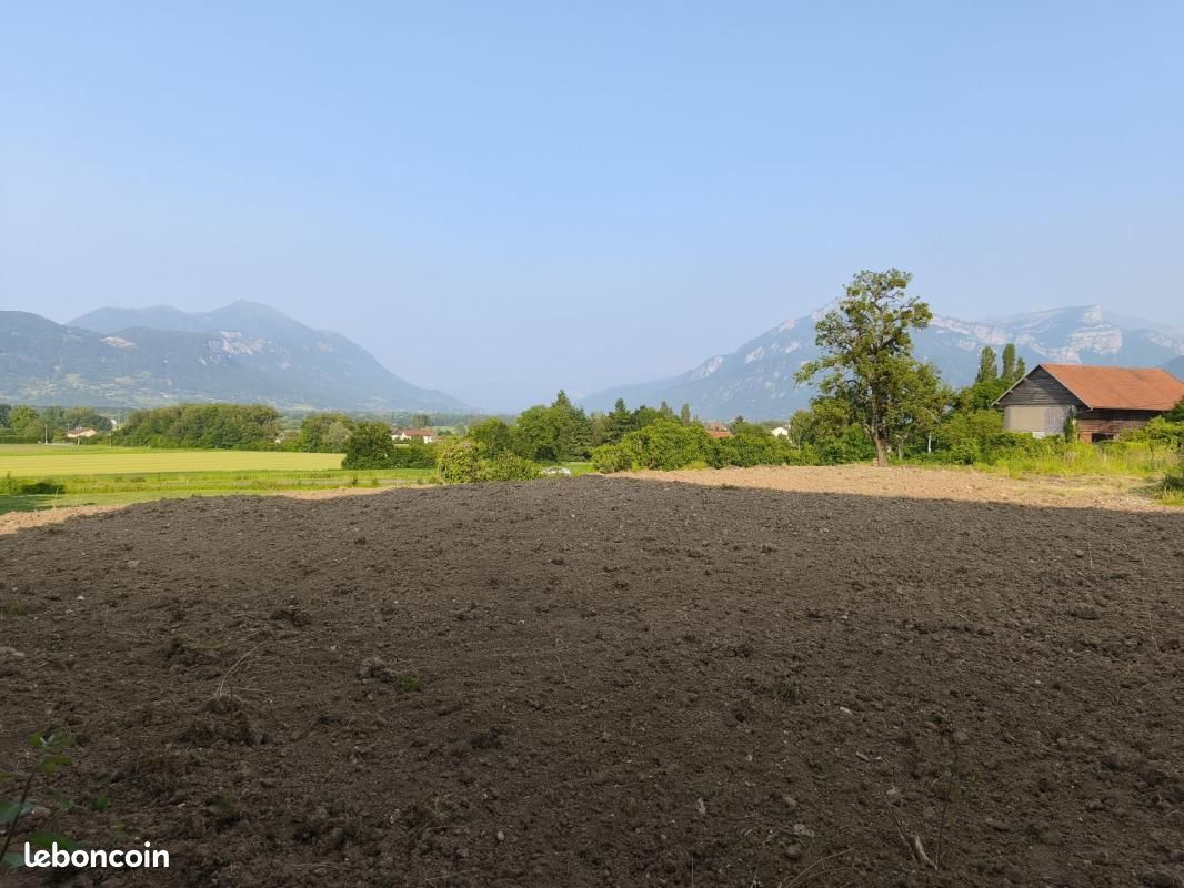 Terrain 740 m² Amancy · 199 000 €